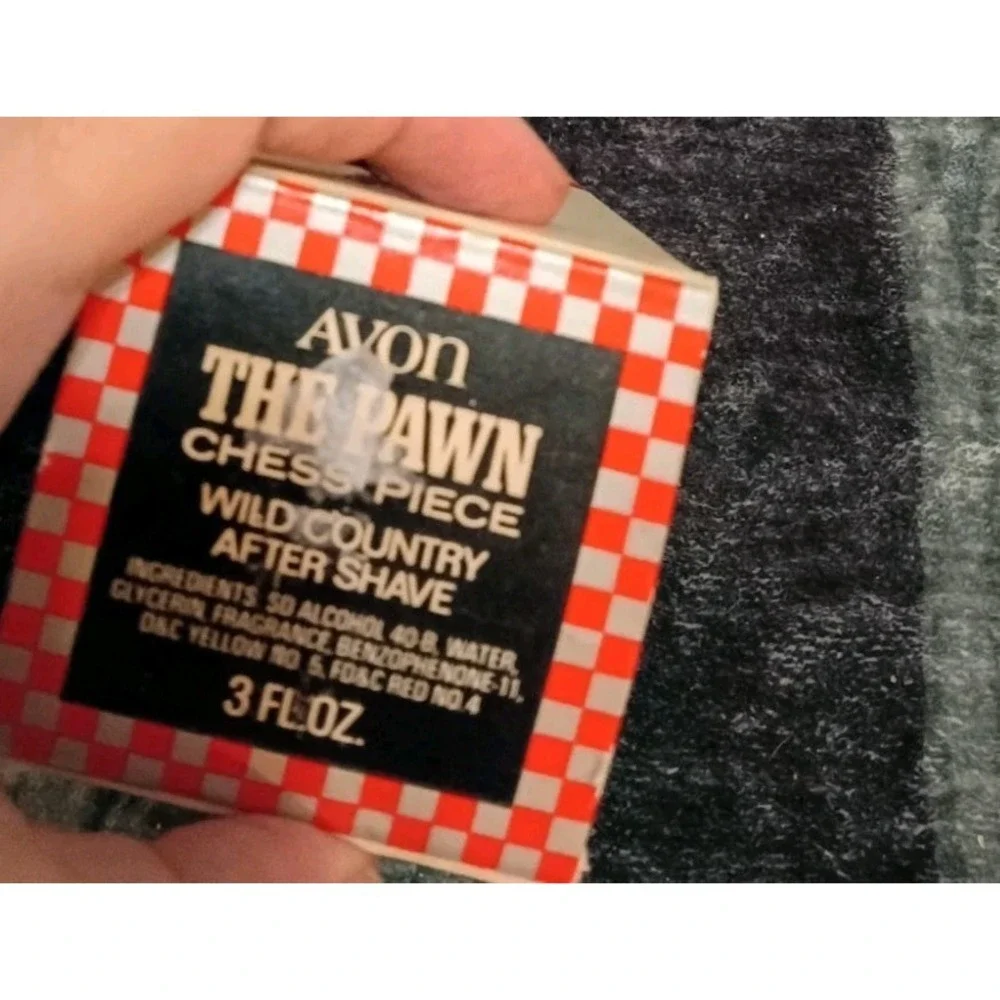 Vintage Avon The Pawn Chess Piece Wild Country After Shave 3 fl oz w/ Box
